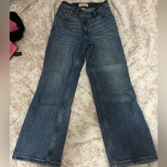 Abercrombie & Fitch Denim - Abercrombie & Fitch 90s Ultra High Rise Curve Love Light Wash Jeans